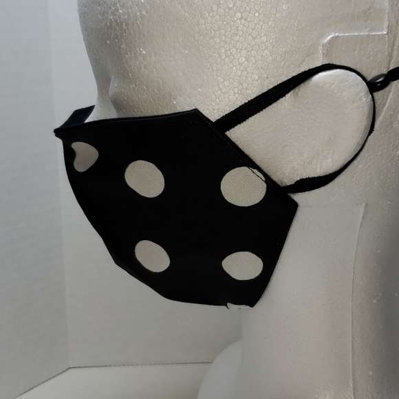 🖤FREE W/BUNDLE PURCHASE🖤*Polka Dotted Handcrafted Face Mask - Picture 5 of 7